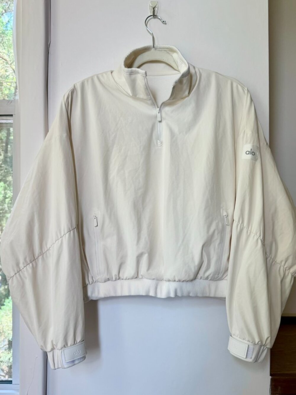 Alo Yoga Mock-Neck Windbreaker Pullover Jacket Elevation Ivory
